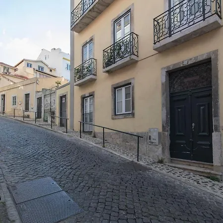 Apartamento Lovelystay - Sunny Flat W/ Balcony Overseeing Graca And River