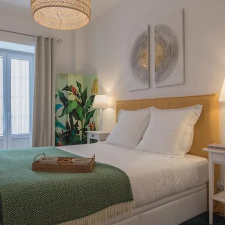 Lovelystay - Sunny Flat W/ Balcony Overseeing Graca And River Lisbon