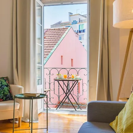 Apartamento Lovelystay - Sunny Flat W/ Balcony Overseeing Graca And River Lisboa