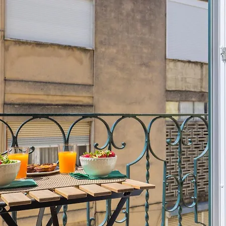 Lovelystay - Sunny Flat W/ Balcony Overseeing Graca And River Apartment