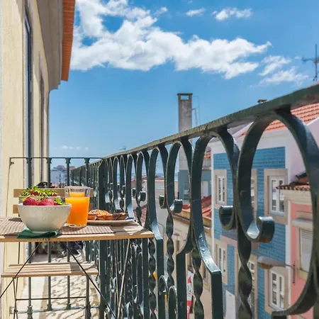 Lovelystay - Sunny Flat W/ Balcony Overseeing Graca And River Apartment *