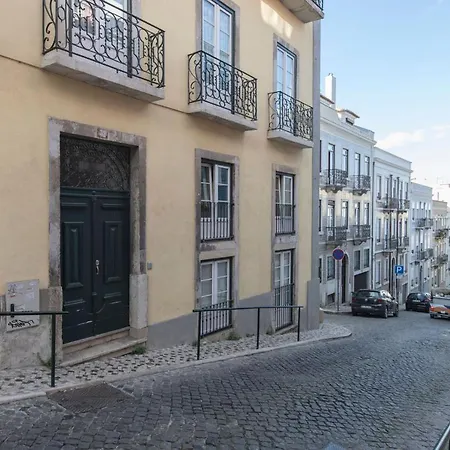 Lovelystay - Sunny Flat W/ Balcony Overseeing Graca And River Apartment Lisbon